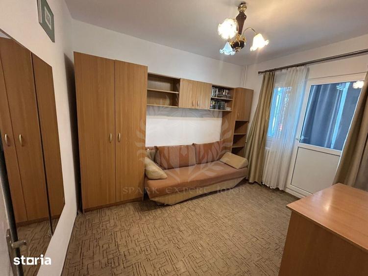 Apartament cu 4 camere decomandat, mobilat în Malu Roșu