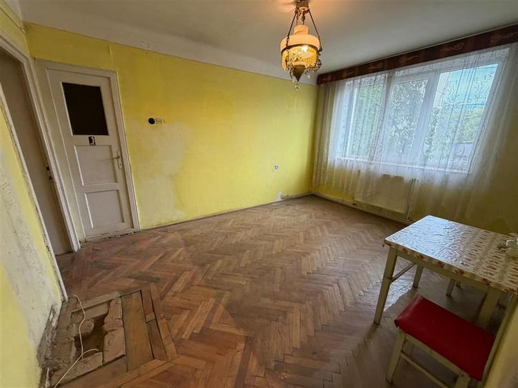 Apartament cu 2 camere nedecomandat în Energiei