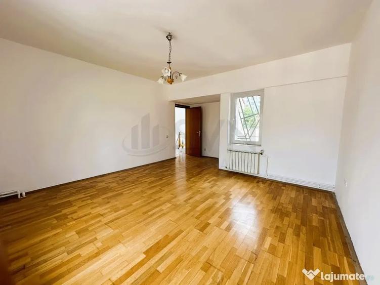 Casă cu 7 camere cu Teren 380 Mp în Domenii