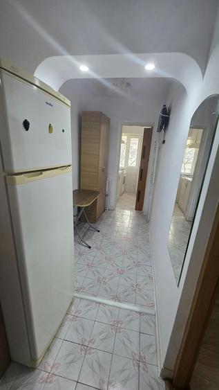 Garsonieră decomandată în 9 Mai