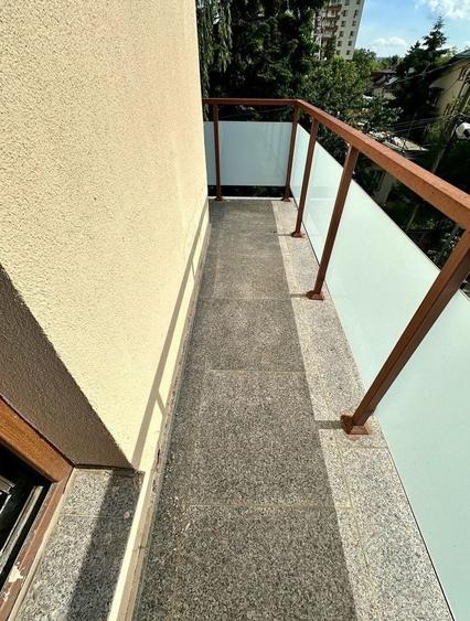 Apartament cu 3 camere decomandat în Aviației