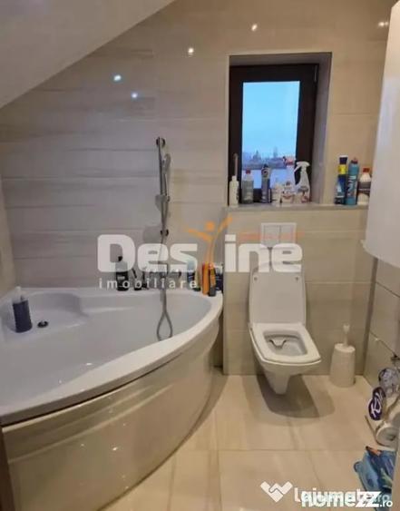 Casă cu 6 camere cu Teren 1171 Mp în Vest