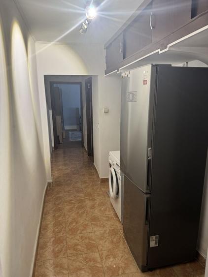 Apartament cu 3 camere semidecomandat în Sud