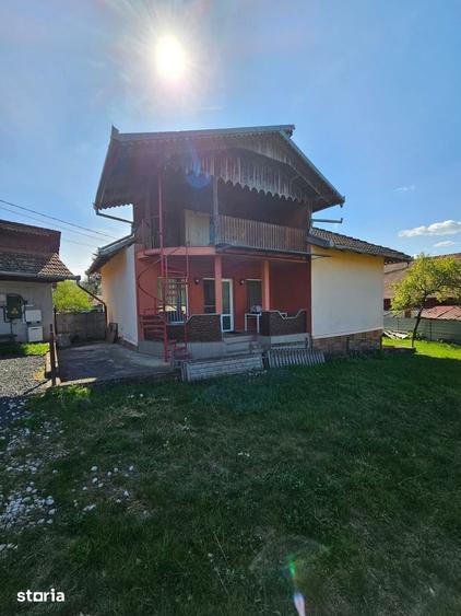 Casă cu 3 camere cu Teren 1060 Mp în Central