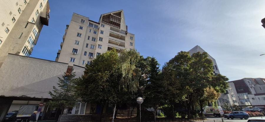 Apartament cu 4 camere decomandat în Ultracentral
