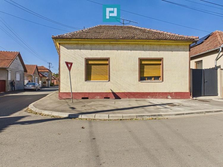 Casă individuală cu 3 camere cu Canalizare în Central