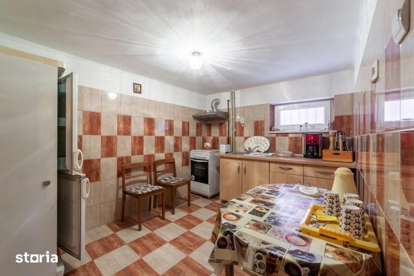 Casă cu 10 camere cu Teren 350 Mp în Exercițiu