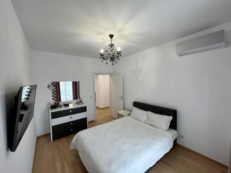 Apartament cu 3 camere decomandat în Exterior Vest