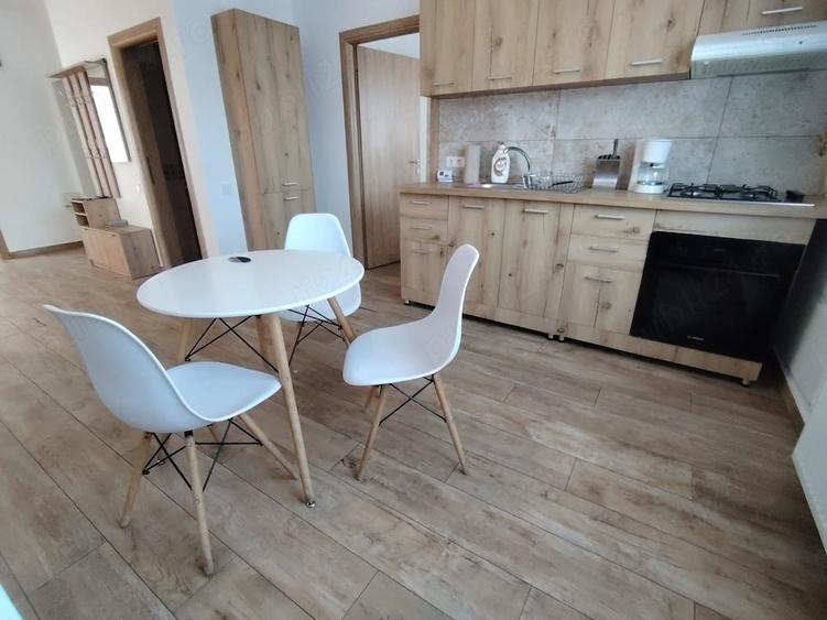Apartament cu 3 camere semidecomandat în Florești