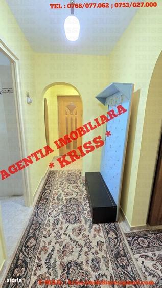 Apartament cu 3 camere decomandat în Central