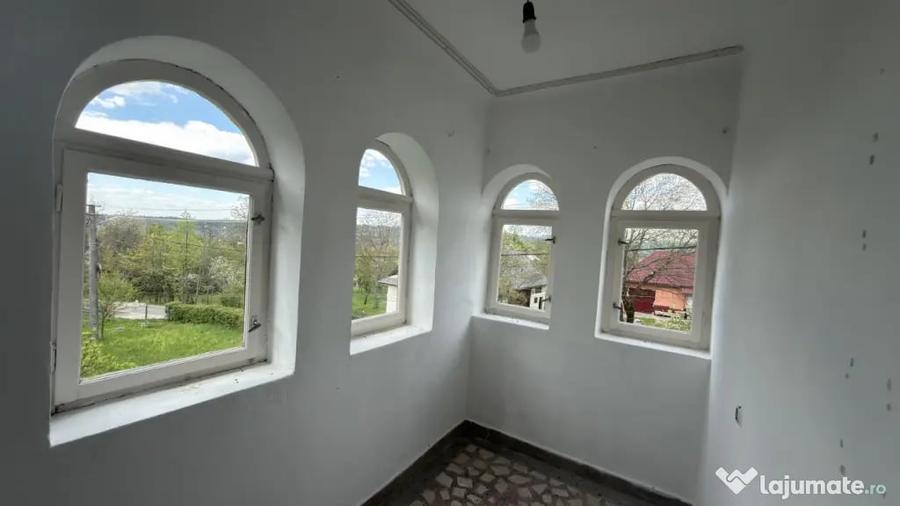 Casă cu 3 camere cu Teren 2200 Mp în Central