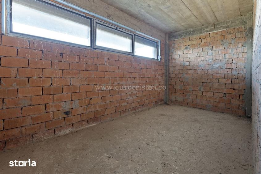 Casă cu 8 camere cu Teren 500 Mp în Schitu