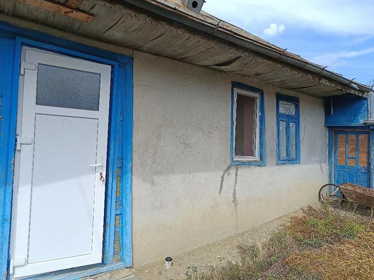 Casă cu 2 camere cu Teren 1400 Mp în Ivănești
