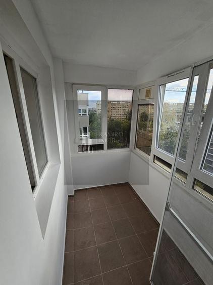 Apartament cu 3 camere decomandat în Titan