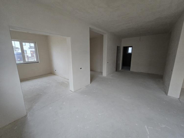 Casă individuală cu 4 camere cu Garaj în Moșnița Nouă