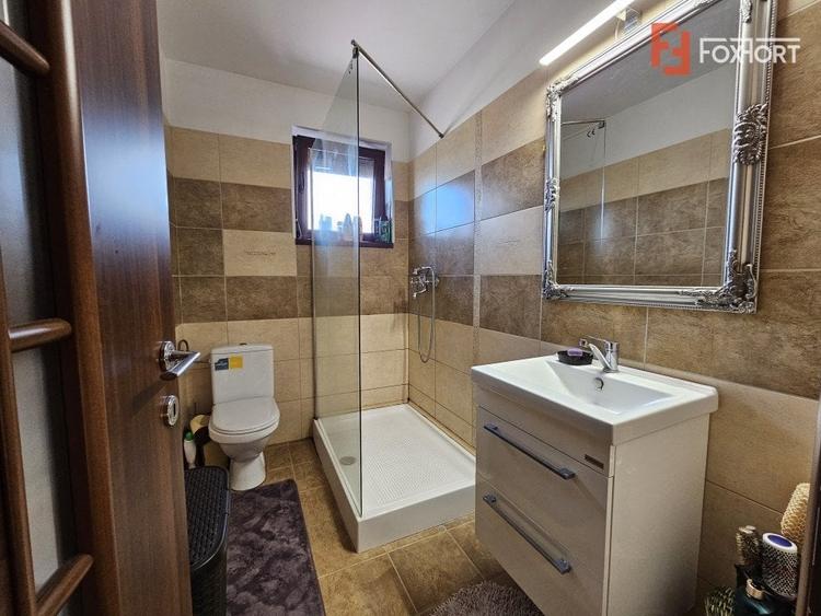 Casă individuală cu 5 camere cu Canalizare în Giroc