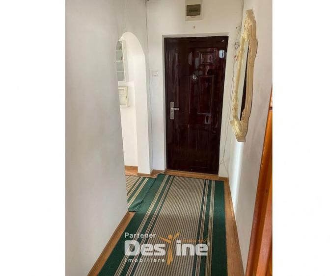 Apartament cu 4 camere semidecomandat, mobilat în Central