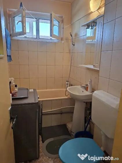 Apartament cu 3 camere semidecomandat în Central