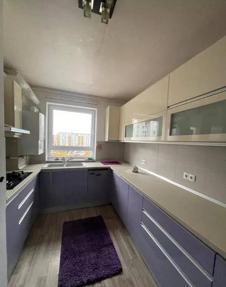Apartament cu 3 camere decomandat, mobilat în Bartolomeu