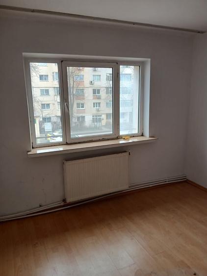 Apartament cu 3 camere decomandat în Aleea Tudor Neculai