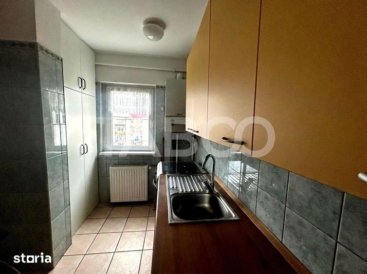 Apartament cu 3 camere decomandat, mobilat în Valea Aurie