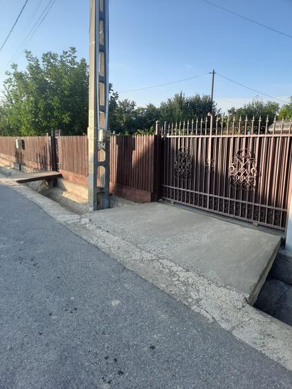 Casă cu 4 camere cu Teren 1800 Mp în Zorleni