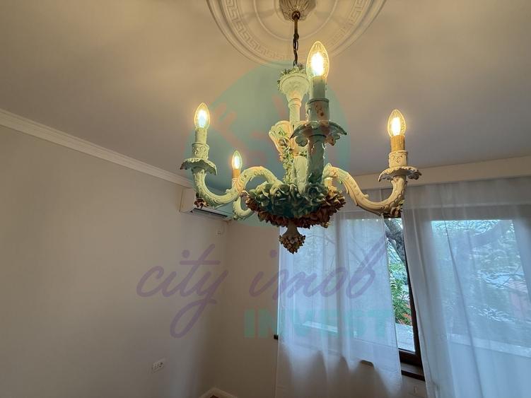 Apartament cu 4 camere semidecomandat, mobilat în P-ța Sfântul Ștefan