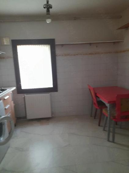 Apartament cu 3 camere decomandat în Spitalul Județean