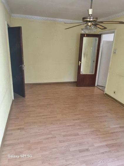 Apartament cu 3 camere semidecomandat în Liviu Rebreanu