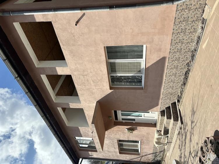 Casă cu Teren 450 Mp în Central