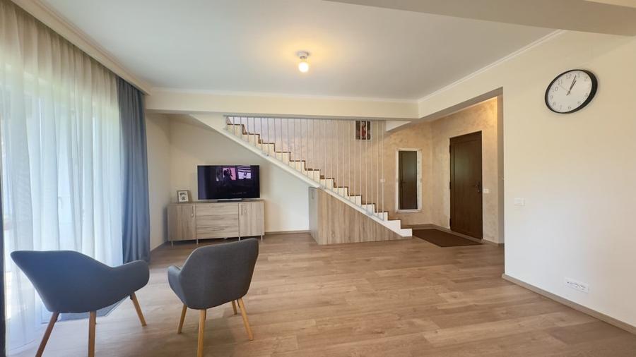 Duplex cu 4 camere cu Canalizare în Dâmbul Rotund