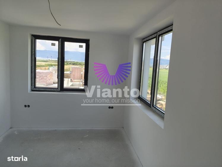 Casă cu 4 camere cu Teren 310 Mp în Cristian