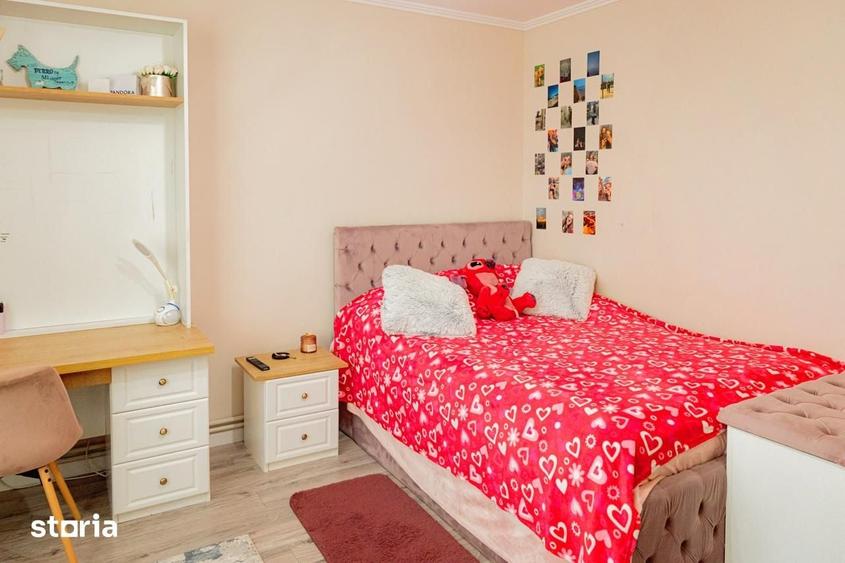 Casă cu 9 camere cu Teren 6600 Mp în Sânmartin