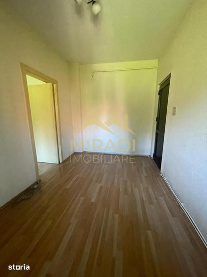 Apartament cu 4 camere în Aviatorilor