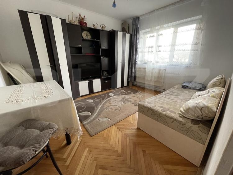 Apartament cu 3 camere decomandat, mobilat în Central