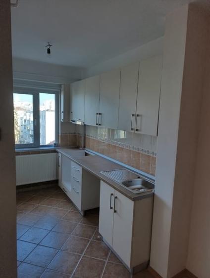 Apartament cu 3 camere decomandat în Banca Națională