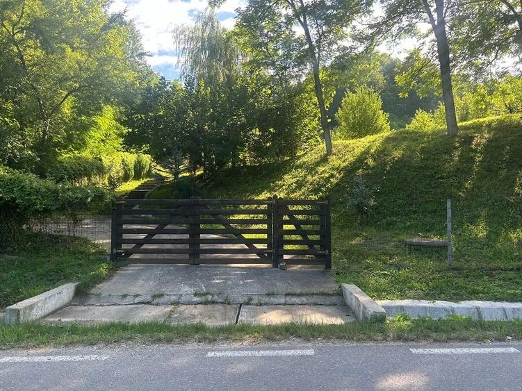 Casă cu Teren 1183 Mp în Vârfuri