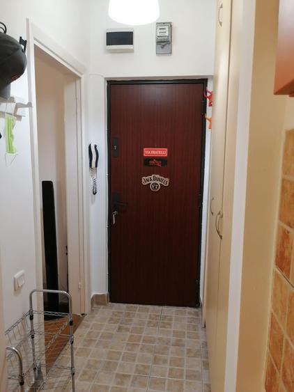 Apartament cu 2 camere semidecomandat în Universitate