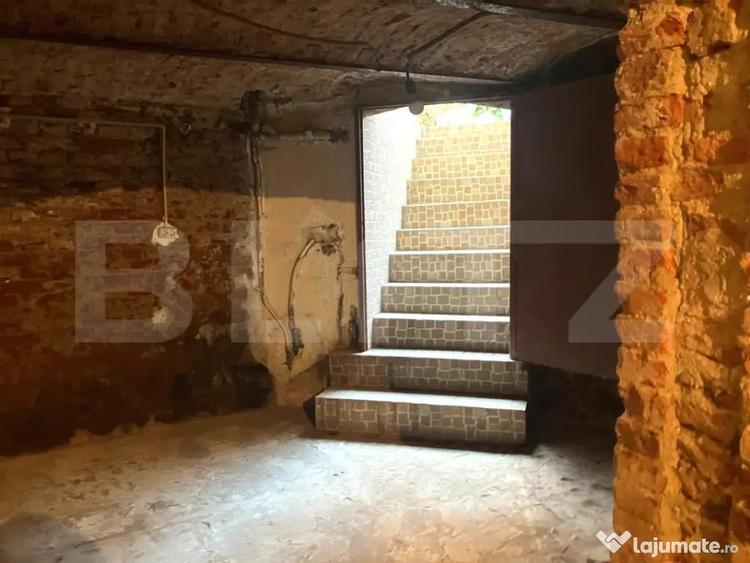 Apartament cu 3 camere semidecomandat în Central