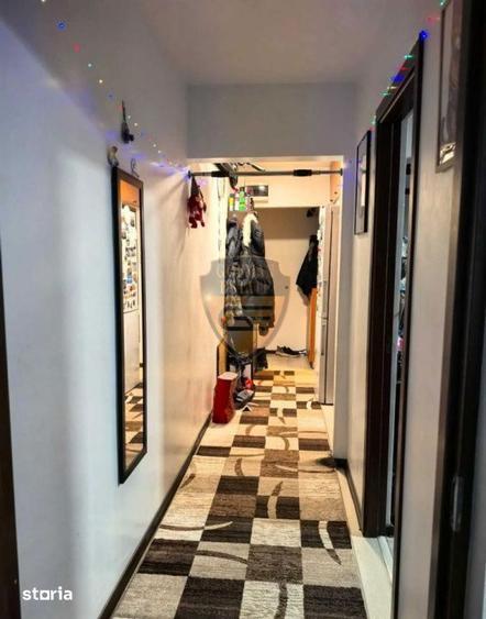 Apartament cu 3 camere semidecomandat, mobilat în Tomis Nord