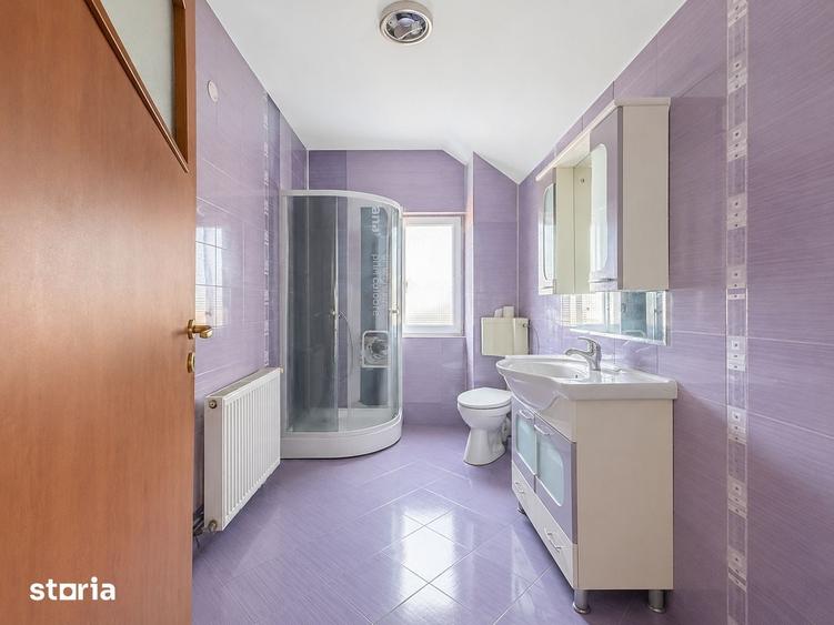 Casă cu 7 camere cu Teren 1000 Mp în Central