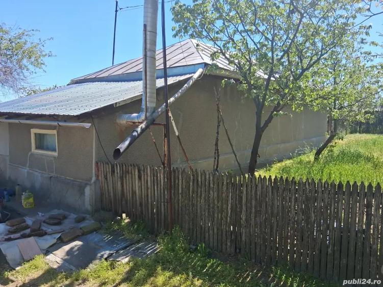 Casă cu 4 camere cu Teren 3400 Mp în Central