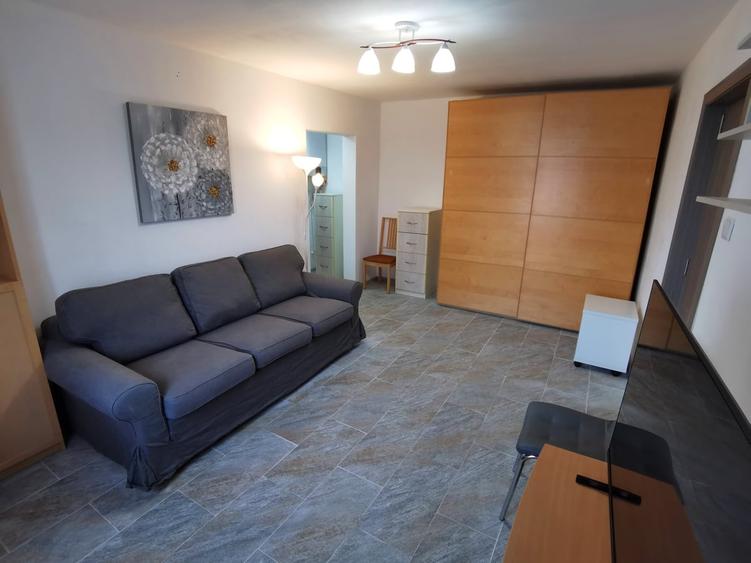 Apartament cu 2 camere semidecomandat, mobilat în Iancului