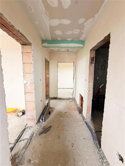 Duplex cu 4 camere cu Canalizare în Stupini