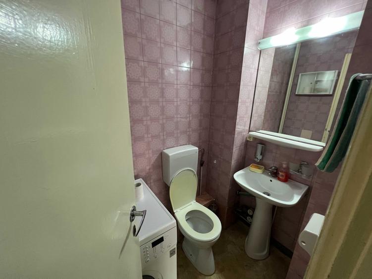 Apartament cu 3 camere decomandat în Torontalului