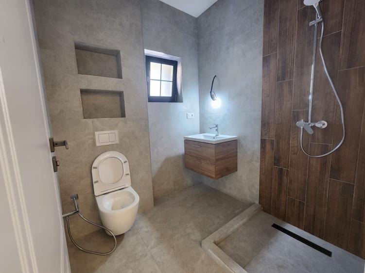 Casă individuală cu 4 camere cu Canalizare în Miroslava