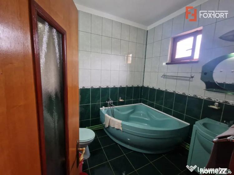 Casă cu 7 camere cu Teren 1500 Mp în Bazoș
