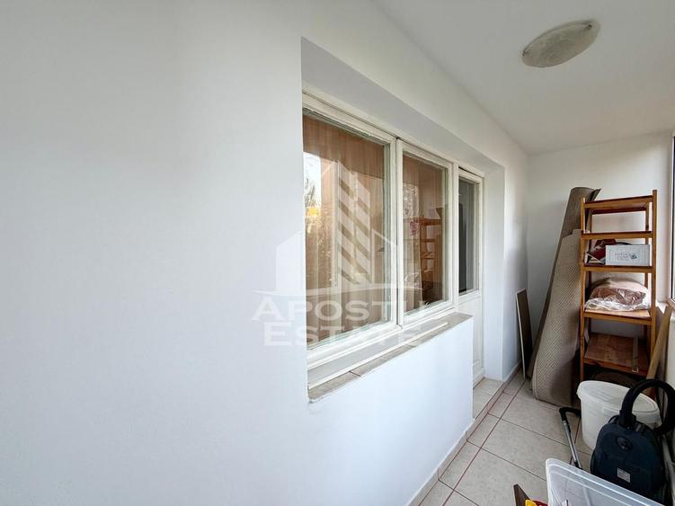 Apartament cu 3 camere semidecomandat, mobilat în Circumvalațiunii