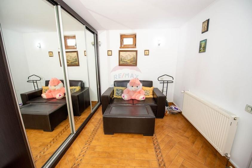 Casă individuală cu 4 camere cu Teren 1596 Mp în Prunaru
