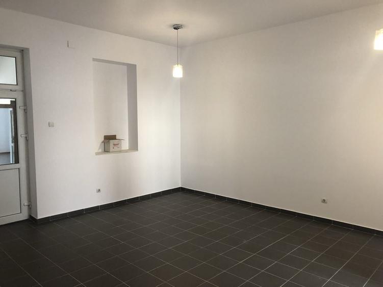 Spațiu comercial, de 50 mp, în Central